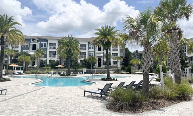 Gainesville Condo | 10 min drive to UF condo with balcony + game room and pool