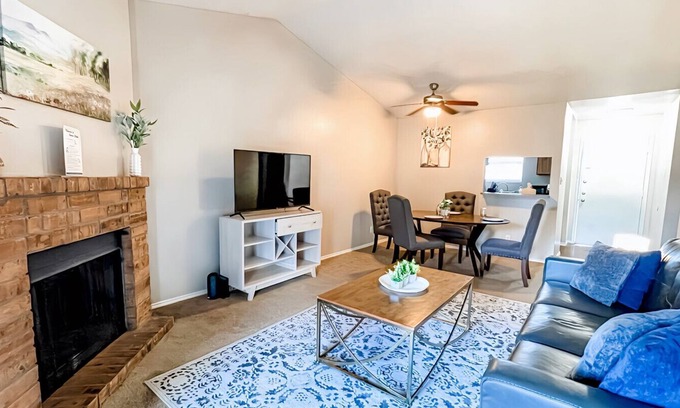 Northwest Corpus Christi Apartment | 10 Min to Downtown: Pet-friendly, TV with Parking