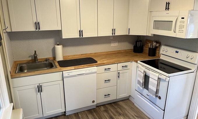 Palmyra House | <10 min to HersheyPark, In-The-Net, Med Center, & all major Hershey attractions