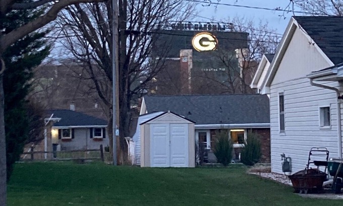 Ashwaubenon House | 10 min walk to Lambeau and Titletown