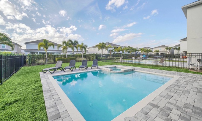 West Kissimmee House | 10 Mins Disney/Private Pool and Hot Tub/Movie Room/Foosball/On Site Dining