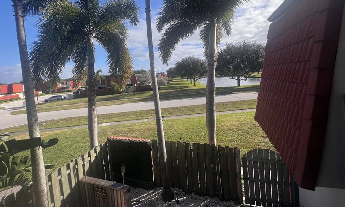 West Palm Beach House | 10 mins from DOWNTOWN WEST PALM! Close to beaches and airport! Perfect getaway!