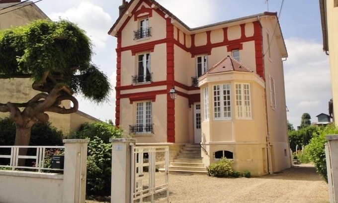 Jagée House | 10 mins from Lac du Der: beaches, port, casino Charming house in quiet Montier town center