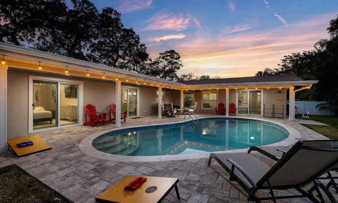 Harbor Bluffs House | 10 Mins to Beach-Heated Pool~Ping Pong+Pool Table