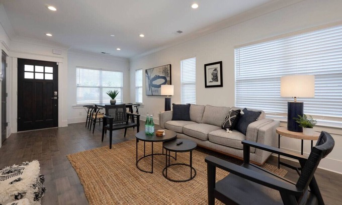 Charlotte Park House | 10 Mins To Broadway - Music City Modern Townhome