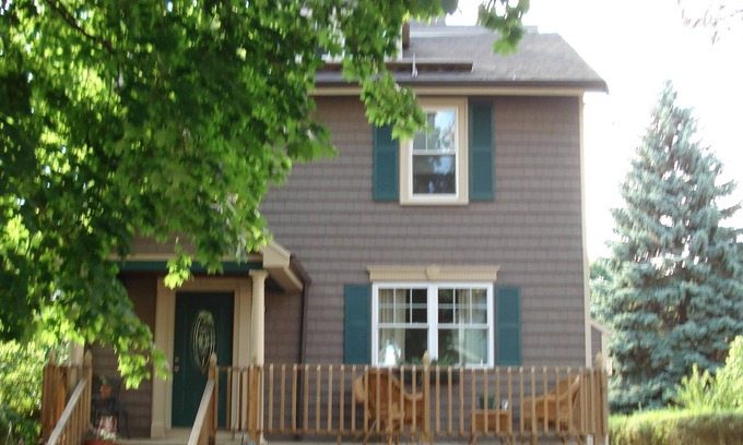 Medford House | 10 Minute drive to Boston - 3 Bedrooms, 2 full baths, 1 half.
