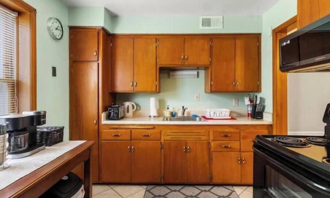 Wauwatosa Apartment | 10 Minutes from Downtown! The Highlands Hideaway