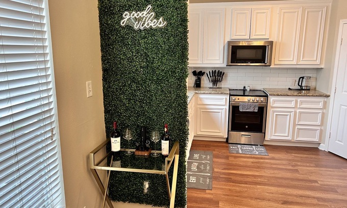 Montrose House | 10 Minutes from Downtown | KING BED! | Private Garage