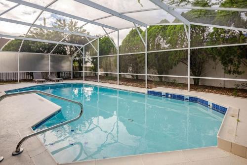Indian Wells House | 10 Minutes to Disney Pool Home *Renovated*