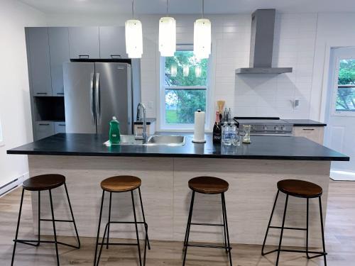 Longueuil Apartment | 10 minutes to DT with Free parking