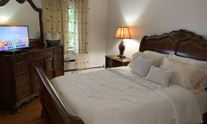 Bedford-Stuyvesant Apartment | 10 Minutes walk to the Subway/Brightly lit Oasis in Brooklyn