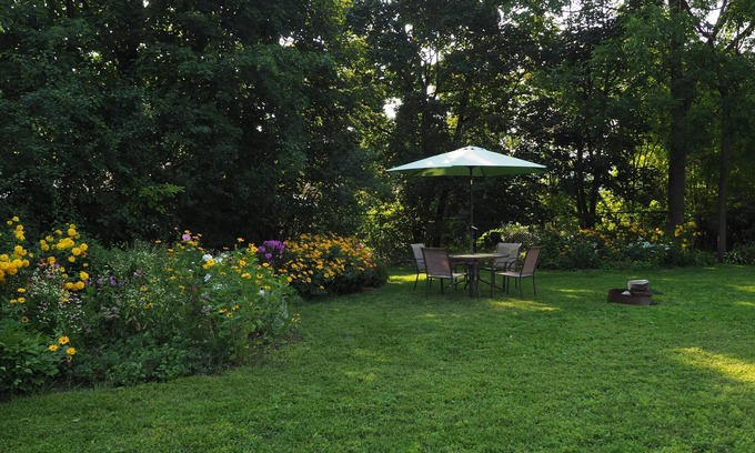 Barrie Apartment | 10% Off Flash Sale! Luxury Garden Suite: Soaker Tub, Backyard & Off St Parking!