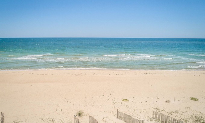 St. George Island Apartment | 10% off remaining fall weeks! Beach front, 1 bed/1 bath ground level.