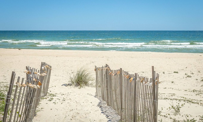 St. George Island Apartment | 10% off remaining fall weeks! Beachfront. 1 bed/1bath.