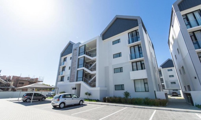 Summerstrand Apartment | 10 on Bellamare near the Beachfront