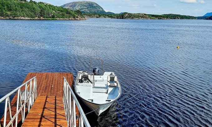 Bjugn House | 10 person holiday home in Vallersund
