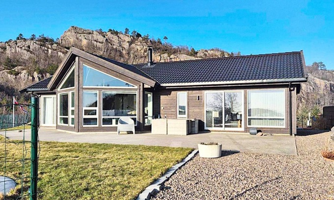 Spangereid House | 10 person holiday home in Lindesnes