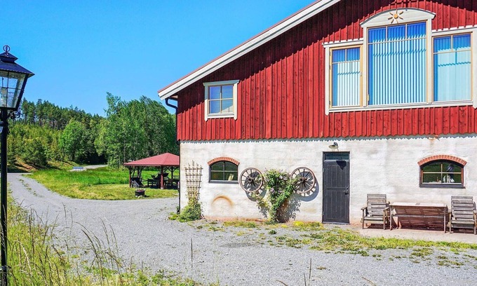 Lillykyrka House | 10 person holiday home in ENKÖPING