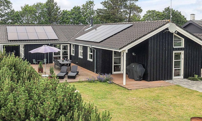 Haslevgarde House | 10 person holiday home in Hadsund