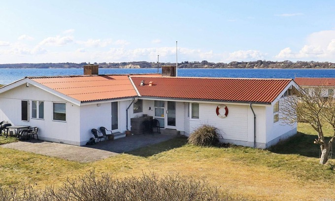 Hvalpsund House | 10 person holiday home in Farsø-By Traum