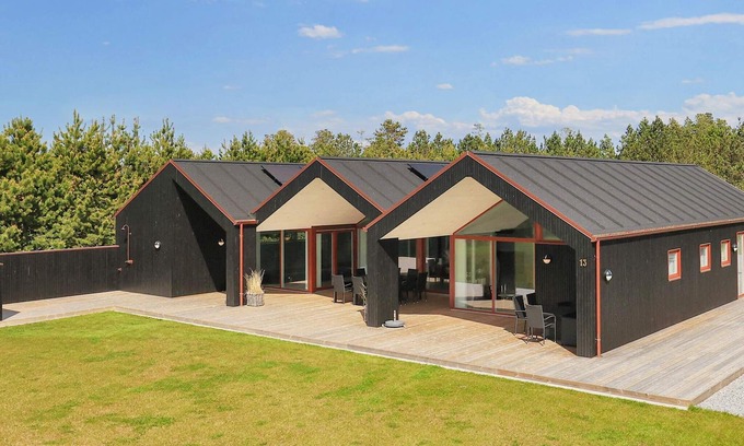 Bratten Strand House | 10 person holiday home in Jerup-By Traum