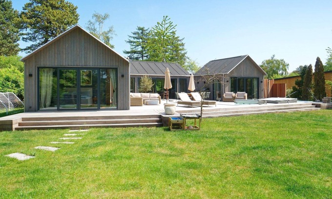 Holloselund House | 10 person holiday home in Vejby