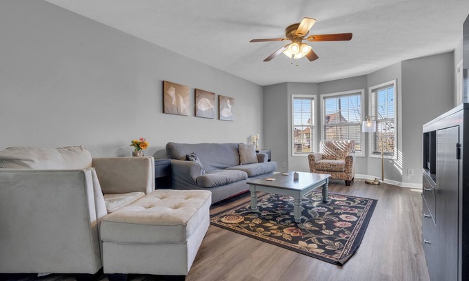 Oak Grove House | 10-Person Spacious Home for Work Groups Near I-24