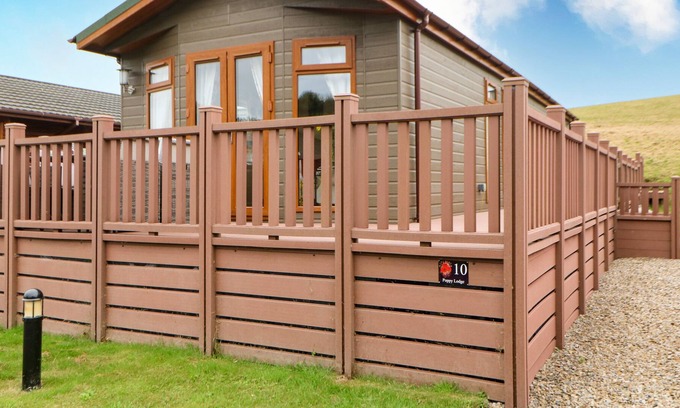 Tunstall Cabin | 10 POPPY LODGE, pet friendly in Hipswell