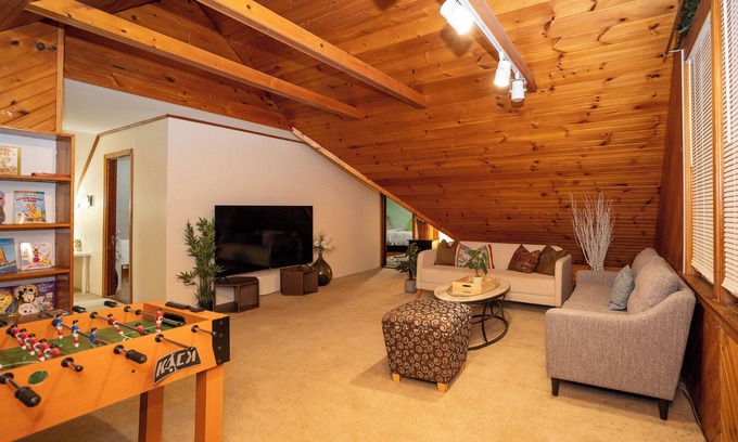 Milton Apartment | 10-Spacious 5BR apt with gym, games room in the attic