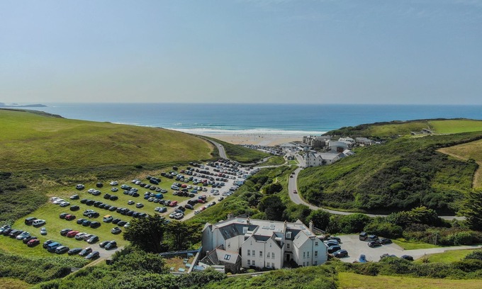 Newquay Apartment | 10 The Whitehouse - a superb apartment with a sea view balcony found in an exclusive development ov