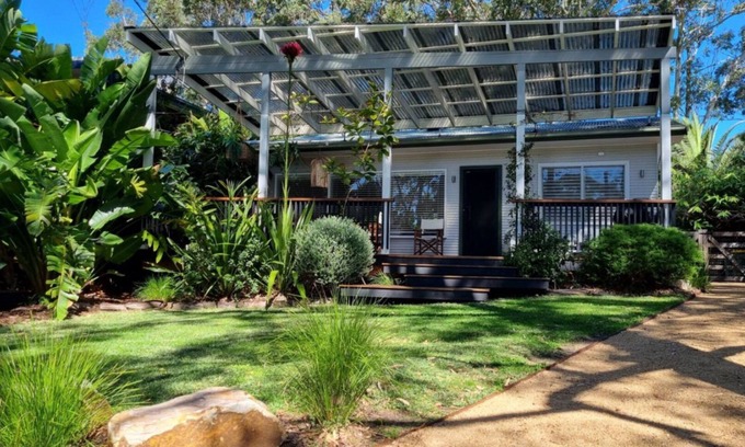 Macmasters Beach House | 10 Warri Cres, Pet Friendly