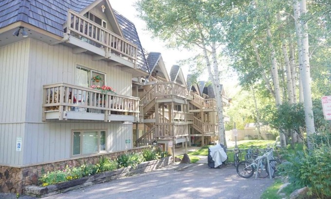 Aspen Apartment | 100 Dean St E #2B (203060-4277) Condo