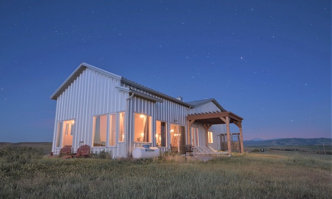 Walla Walla House | 100 Dreamy Acres.100 Mile Views. Night Skies.