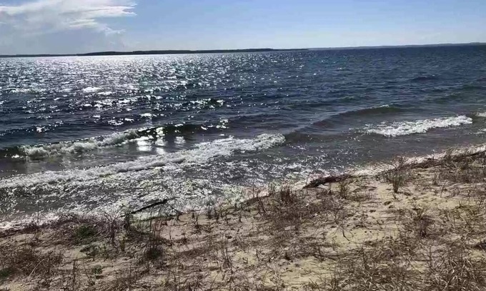 Kewadin House | 100' gorgeous sandy GT bay frontage only 15 miles from TC