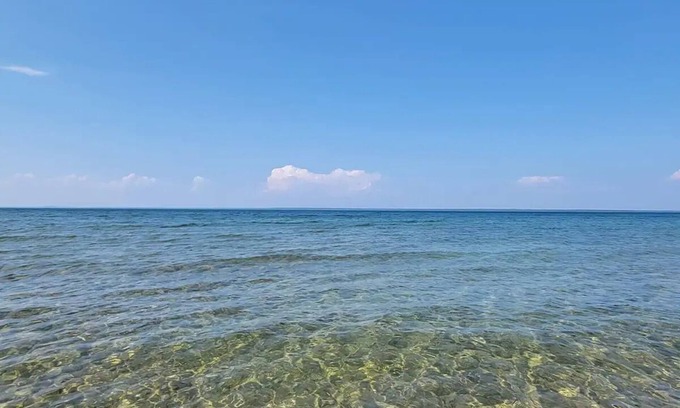Cheboygan Cottage | 100' Lake Huron Beachfront, LP9 Snowmobile Accessnn