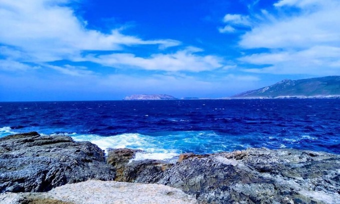 Malpica de Bergantinos House | 100 m from the beach overlooking the Sisargas archipelago