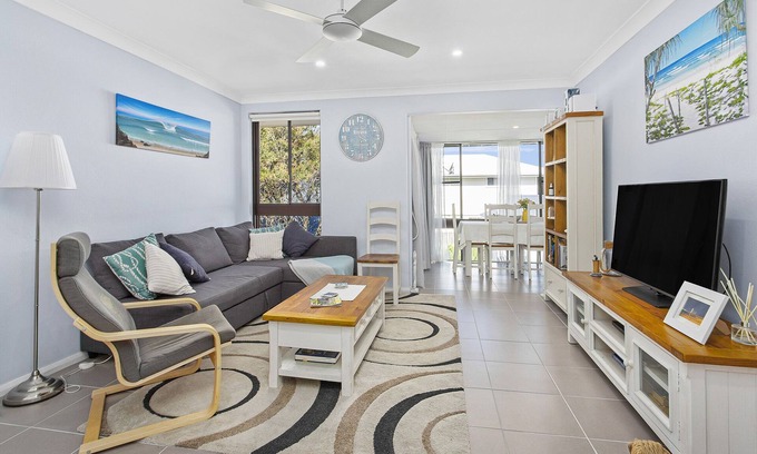 Thirroul Apartment | 100 m to Thirroul Beach, play park and Olympic pool