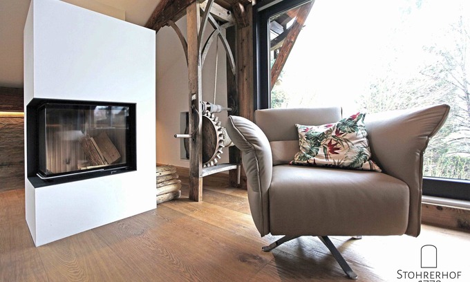 Riederau Apartment | 100 m² penthouse at Gut Stohrerhof on Lake Ammersee with private garden for 4 people