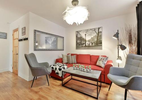 Gay Village Apartment | 100 METERS to METRO BEAUDRY - FULL APARTMENTS - 1 minute walk to the FAMOUS ST CATHERINE STREET - Montcalm units