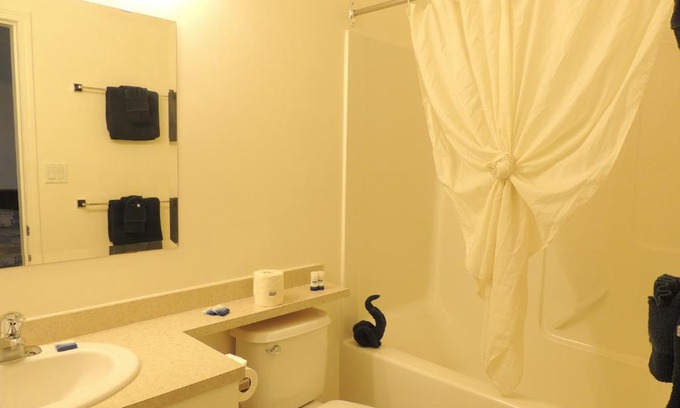 100 Mile House Hotel | 100 Mile Motel & RV Park