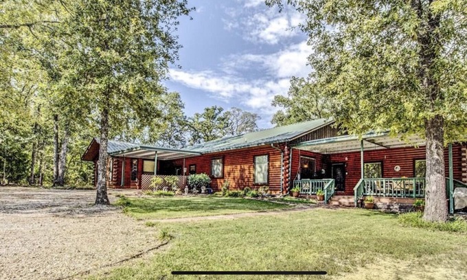 Quinlan House | $100 off June Special *WATERFRONT* Lake Tawakoni Log House