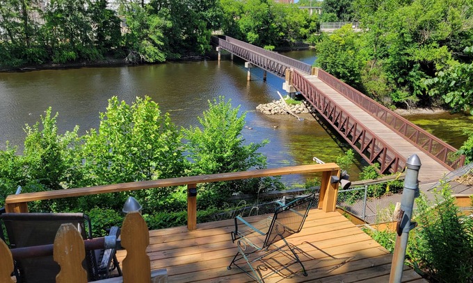Lansing House | 100 year old home on the river. Quiet and pretty