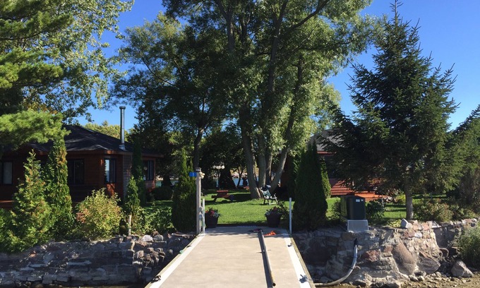 Leeds and the Thousand Islands Cottage | 1000 islands private island
