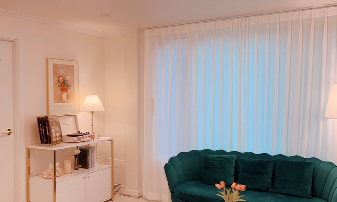 Seongsu House | 1000 sqft exclusive accommodation located 10 minutes away from Seongsu Station!