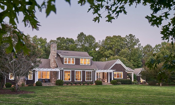 State Road House | 100Acre Estate,Fishing Pond,Game Rm,En-Suite Bdrms, Mins to Main St. & Vineyards