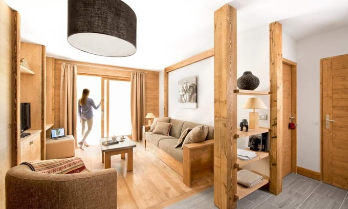 Les Brevieres Apartment | 100m from ski lifts, fitness, swimming pool, sauna, hammam, balcony, tv, 50m², Tignes