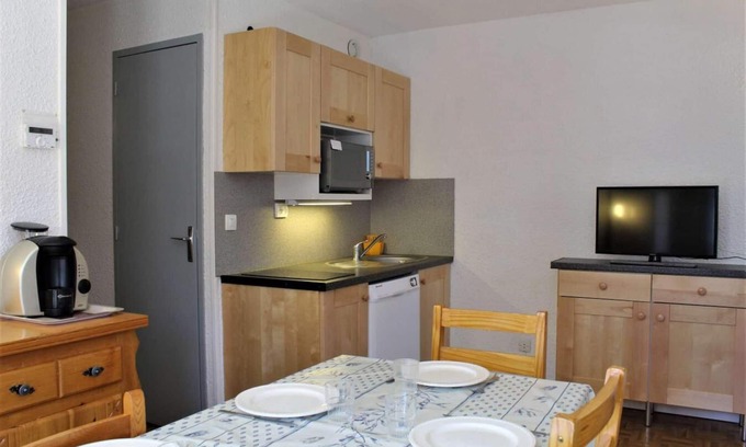 Risoul Apartment | 100m from ski slopes, 2nd floor, balcony, tv, ski locker, 34m², Risoul