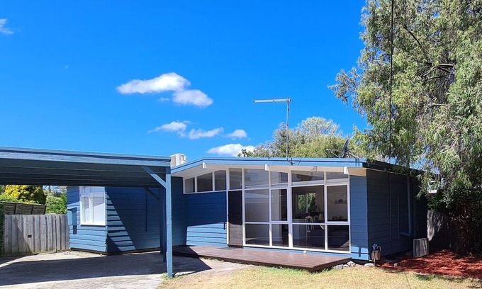 Capel Sound House | 100m to the beach 9min to Hot Springs Pet Friendly, 100m to the beach 9min to Hot Springs Pet Friend