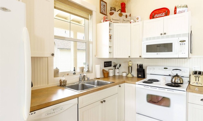 Oroville House | 101 Barefoot Lane (Veranda Dr South)