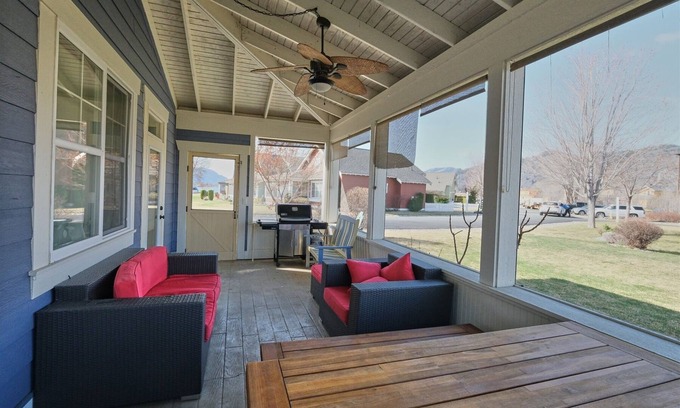 Oroville House | 101 Flip Flop Lane (Country)